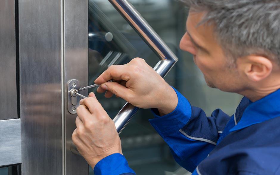 comment changer serrure porte d'entrée Clichy