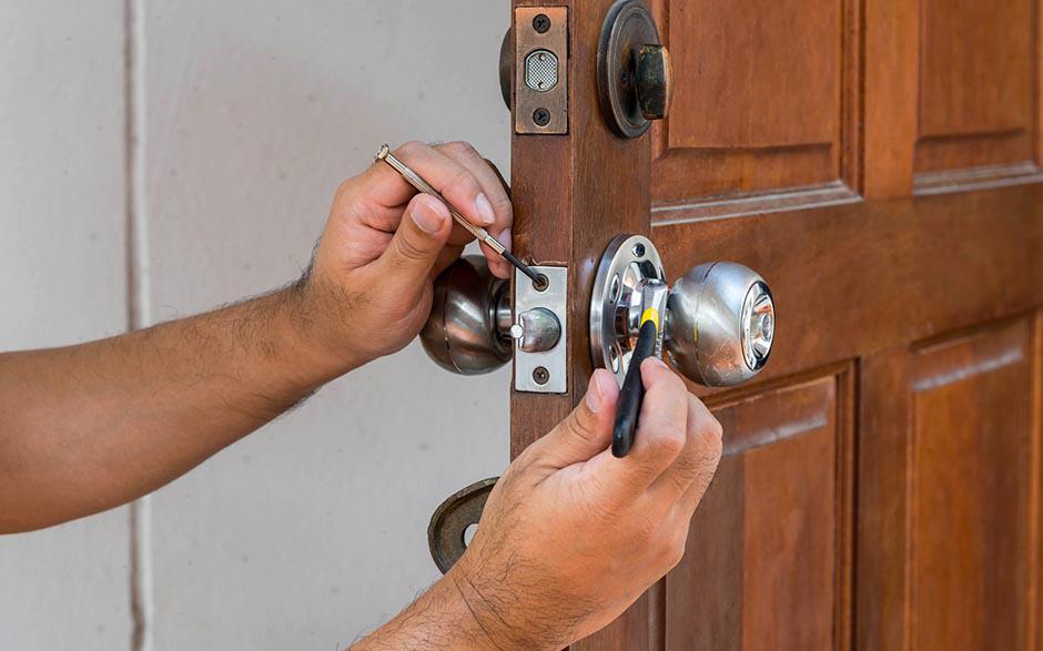 changer serrure porte Poissy